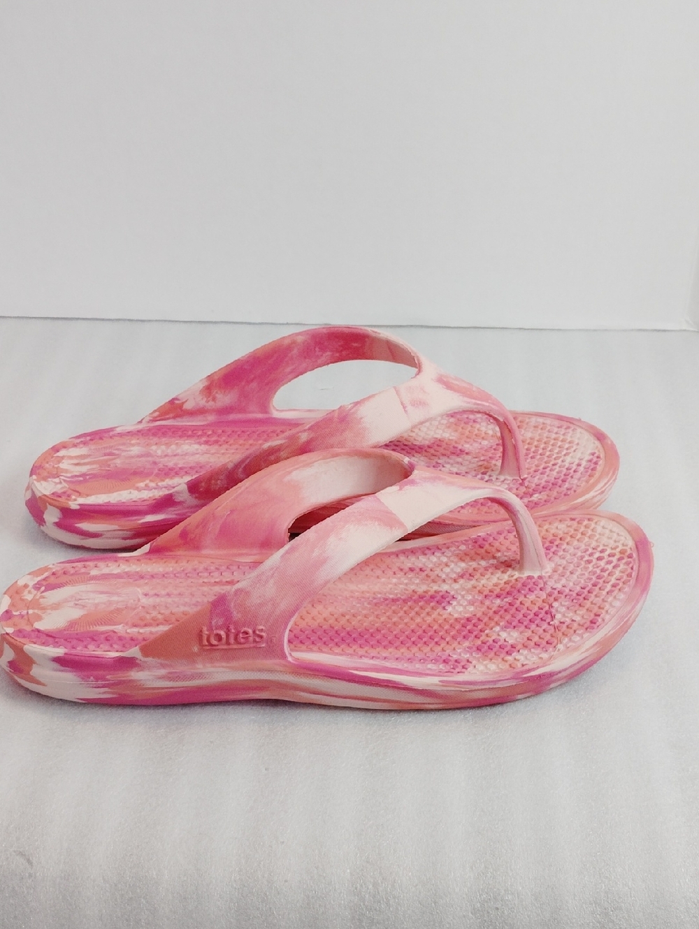 totes Women’s Pink Marbled Flip Flop Sandals Size 10